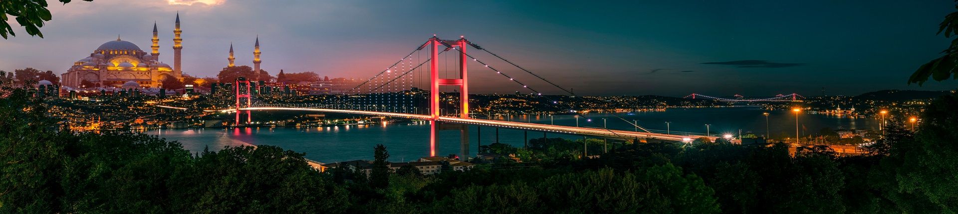 List of 20 must-visit places in Istanbul. 