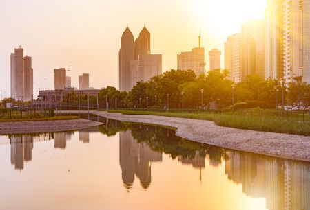 تعتبر مدينة أبو ظبي، عاصمة دولة الإمارات العربية المتحدة، واحدة من أهم الوجهات السياحية في العالم.