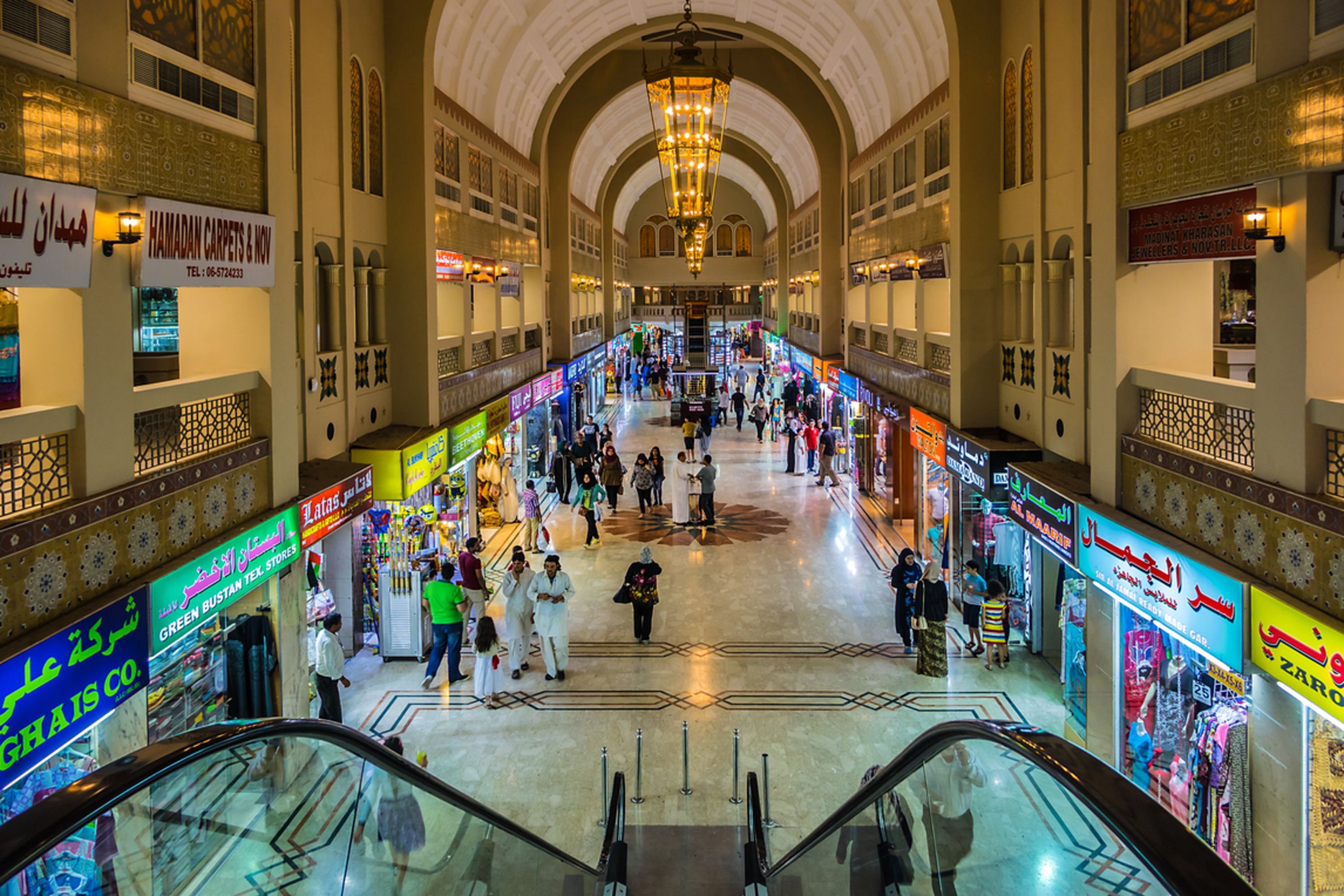 تعد مدينة الشارقة في الإمارات العربية المتحدة وجهة تجارية وترفيهية رائدة، مع مجموعة متنوعة من المولات ومراكز التسوق التي توفر تجارب تسوق ممتازة.