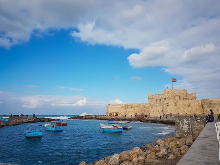 تقع مدينة الإسكندرية في شمال جمهورية مصر العربية وتطل على البحر الأبيض المتوسط، تعد مدينة الإسكندرية من أجمل المدن التي يمكنك زيارتها وهي عروس البحر الأبيض المتوسط. تتميز مدينة الإسكندرية بكثرة الأماك...