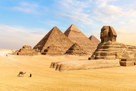 تعد مدينة الجيزة من أشهر وأهم المدن المصرية والتي تتميز باحتضانها للعديد من الأماكن السياحية ومن أهمها الأهرامات والتي تعد أحد عجائب الدنيا السبعة والتي يأتيها السياح من مختلف أنحاء العالم لمشاهدتها و...