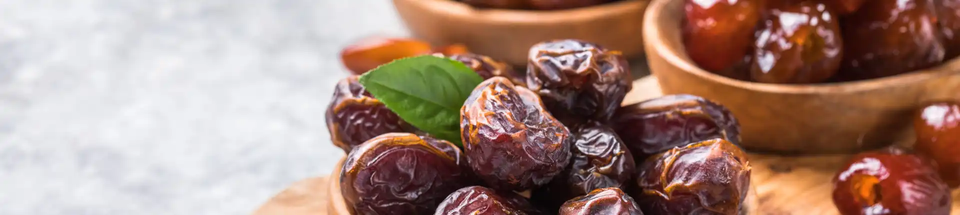 An Ultimate Guide to Middle Eastern Dates: Varieties, Pairings, and Where to Buy