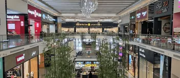 جولة في الحمراء مول