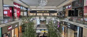 جولة في الحمراء مول