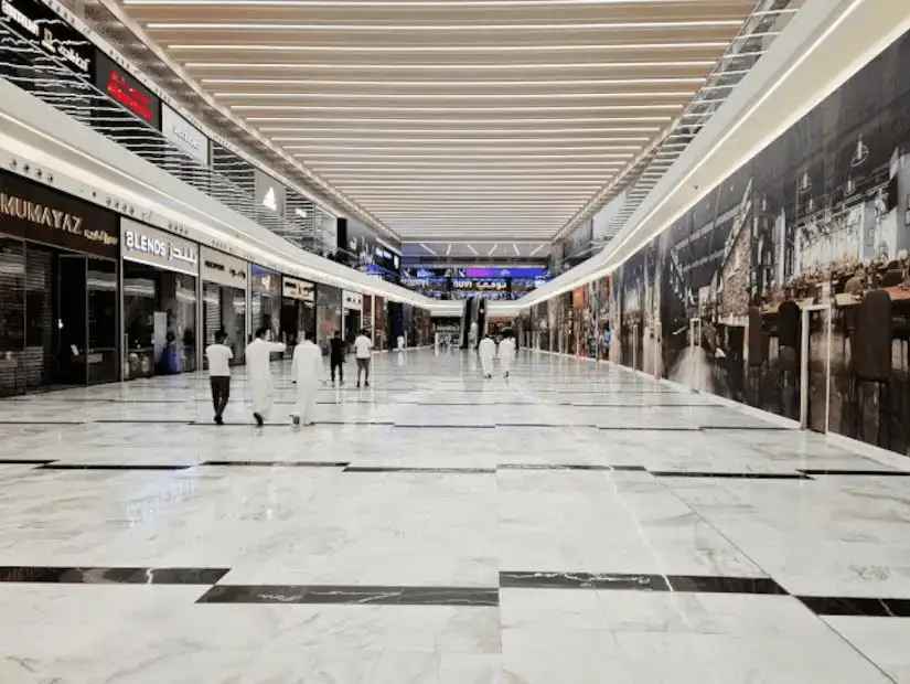 shops and people at the Al Nakheel Mall