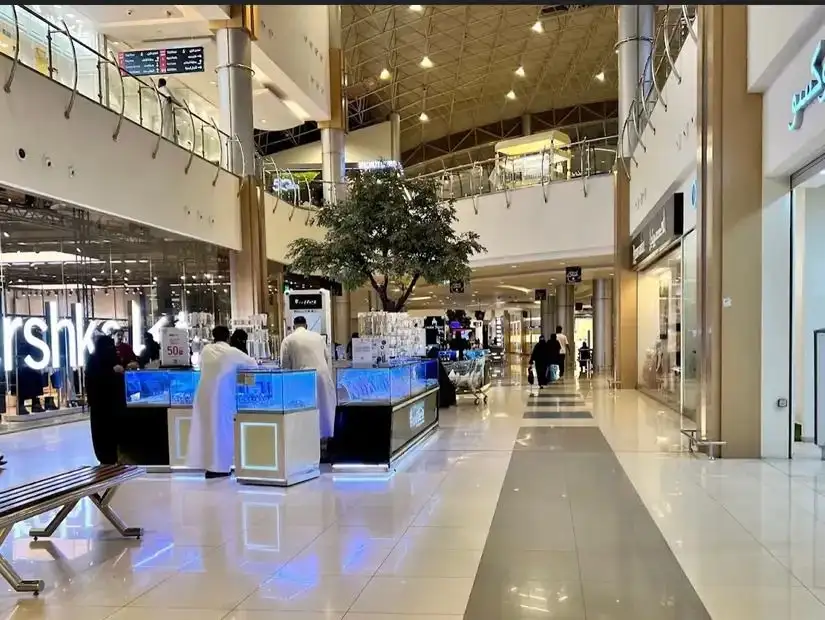 kiosk and shoppers at Al Andalus Mall