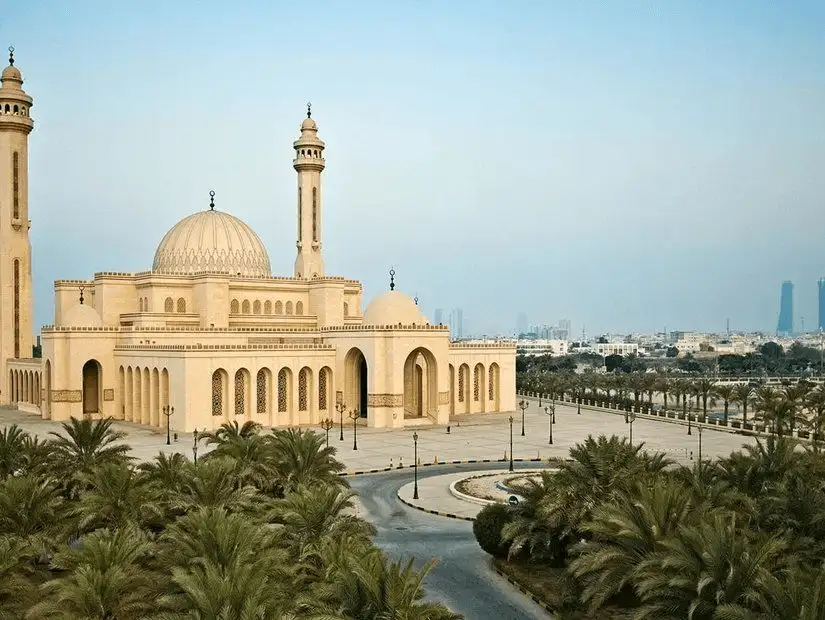 Al Fateh Grand Mosque.jpg