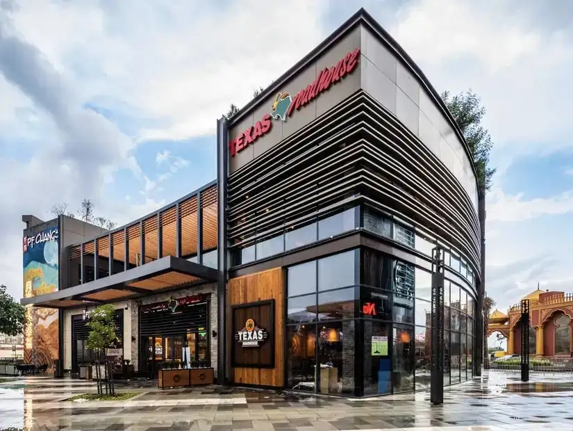exterior of texas roadhouse restaurant