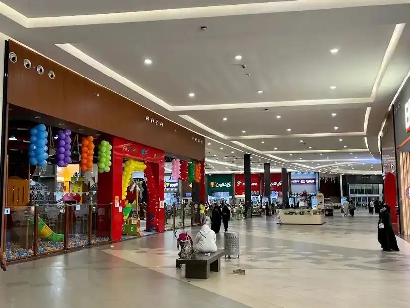 People shopping at Haifa Mall