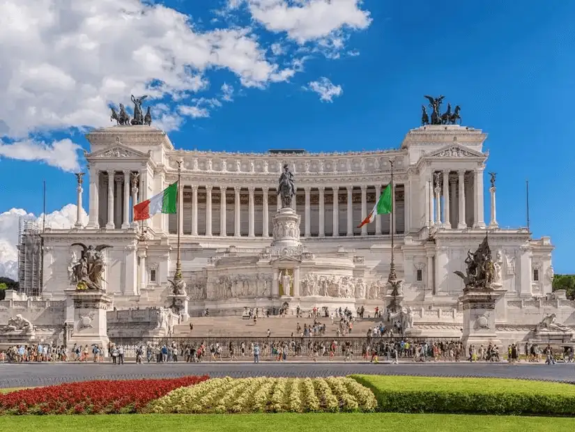 The grand Altare della Patria, a symbol of Italian unity, towering over Piazza Venezia.