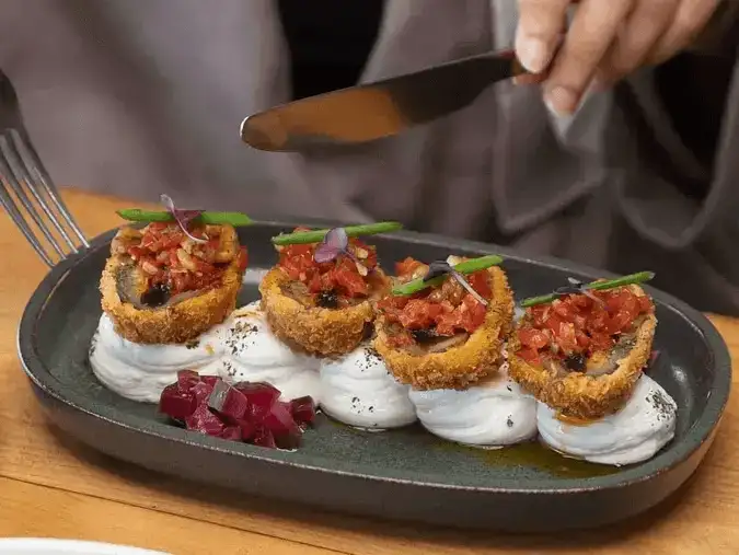 Elegant presentation of bruschetta with fresh tomatoes on toasted rounds.