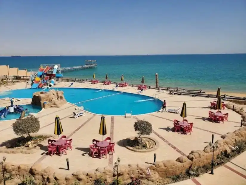 A resort with a view of the swimming pool and beach in Ain Sokhna, perfect for a relaxing vacation.