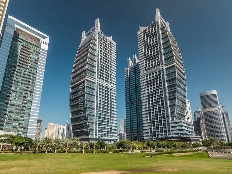 Green lawns and towering skyscrapers in the scenic Al Barsha Pond Park.