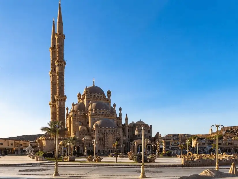 Al Sahaba Mosque in Sharm El Sheikh, an architectural masterpiece combining traditional Islamic design with modern aesthetics.