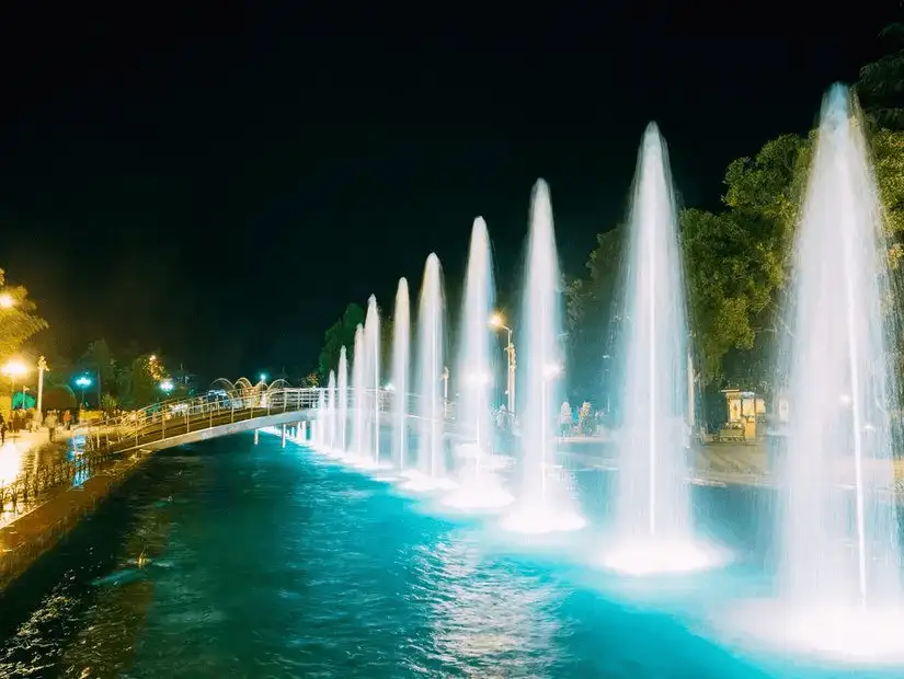 Night view of a beautifully illuminated fountain.