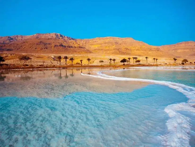 A stunning view of the Dead Sea, showcasing its calm waters and surrounding mountains.