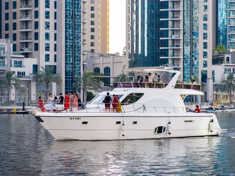 dubai_yacht.jpg