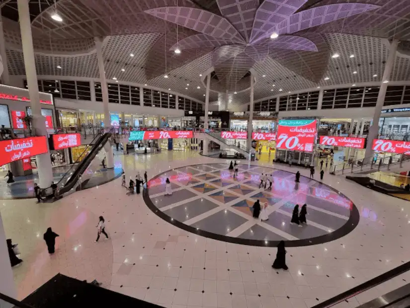 people shopping at Granada Mall