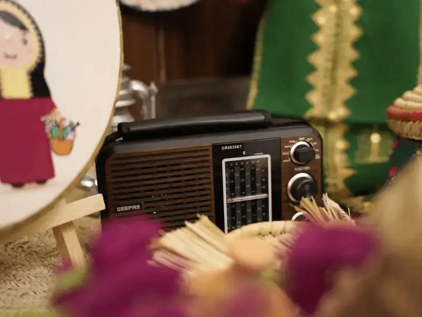 IA nostalgic radio on display at the Home Arts Museum.