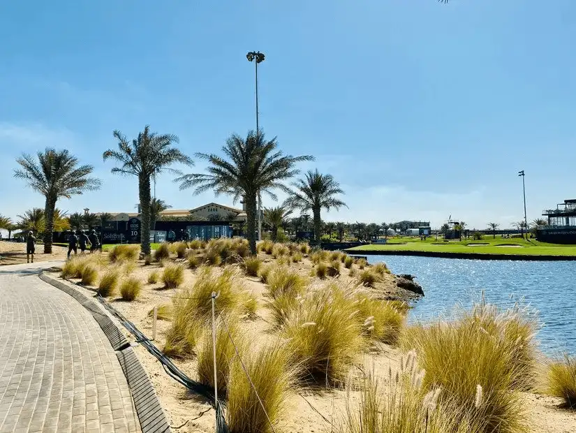 A beautiful park featuring a lake and well-groomed plants, perfect for an afternoon stroll.