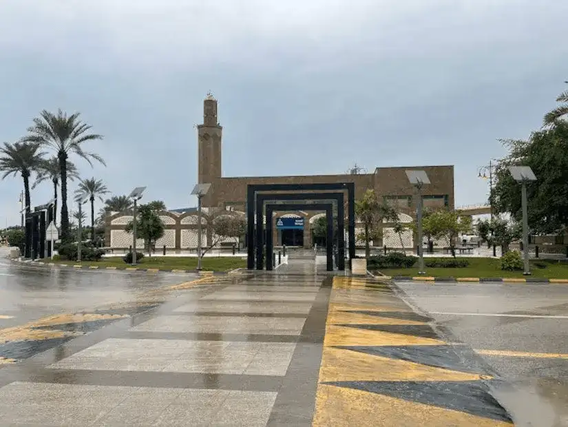 Grand entrance of King Fahd Mosque on a rainy day.