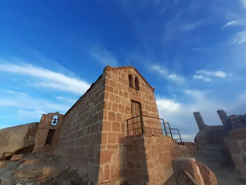 كنيسة جبل موسى.jpg