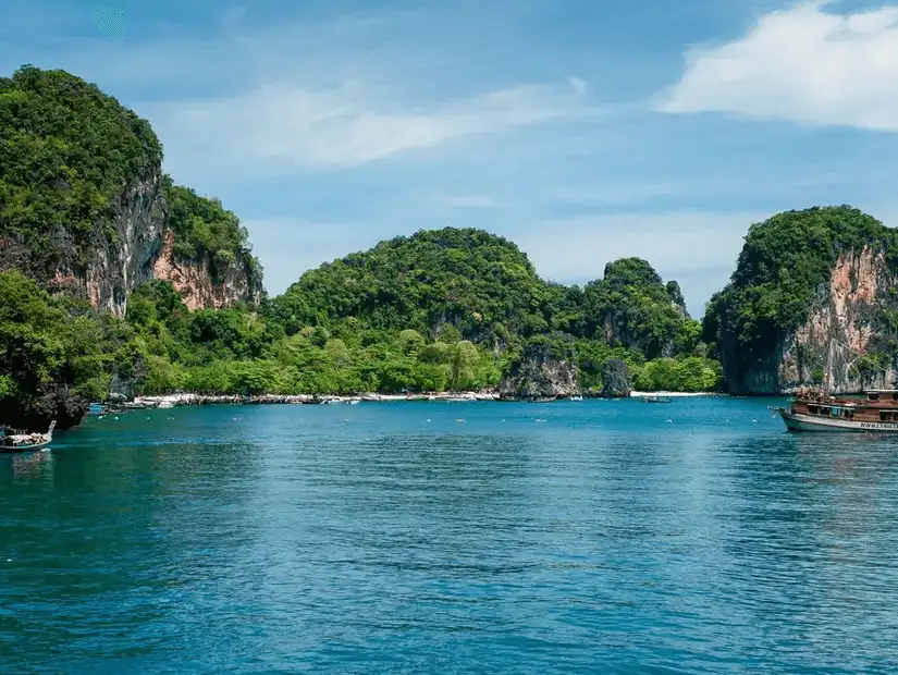 The serene waters and vibrant greenery of Koh Hong Islands, a tropical paradise.