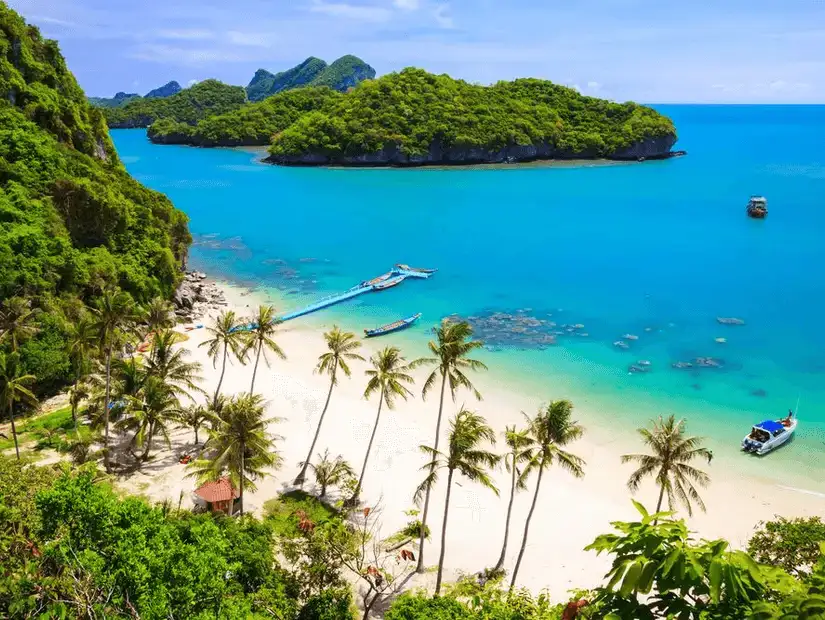 The stunning coastline of Koh Samui, featuring turquoise waters and lush islands.