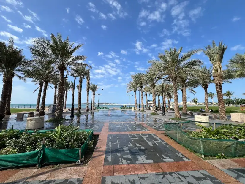 كورنيش الحمراء.webp