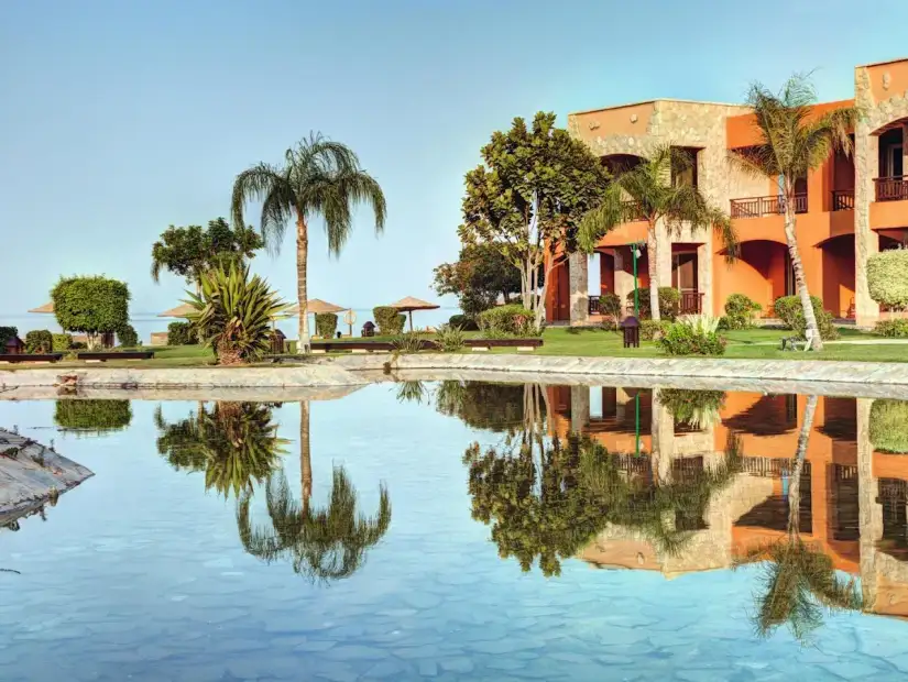 منتجع موفنبيك السخنة.webp