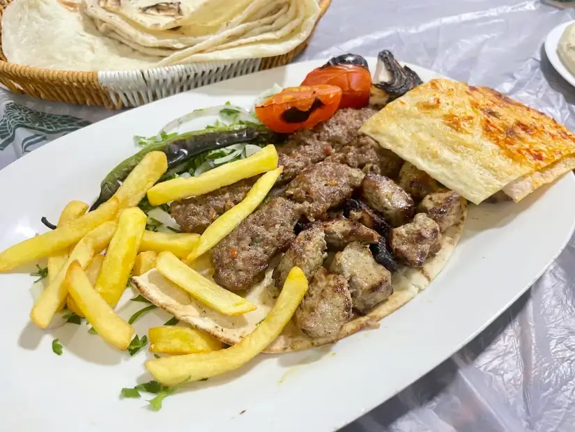 مطعم القصر عرعر.webp