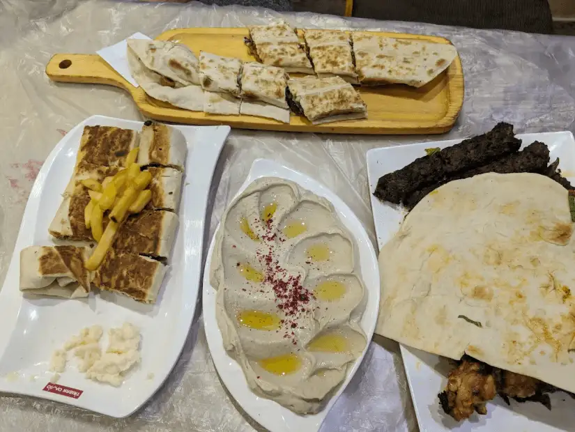 مطعم قصر طيبة.png