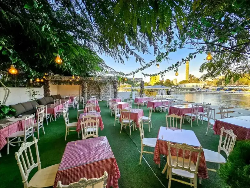 مطعم وكافيه Stage El Nile.webp