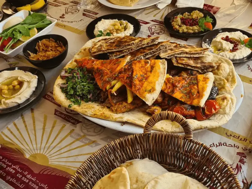 مطعم ومشاوي واحة الراعي.png