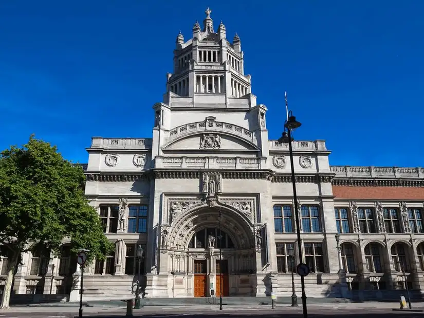 متحف فيكتوريا وألبرت.jpg