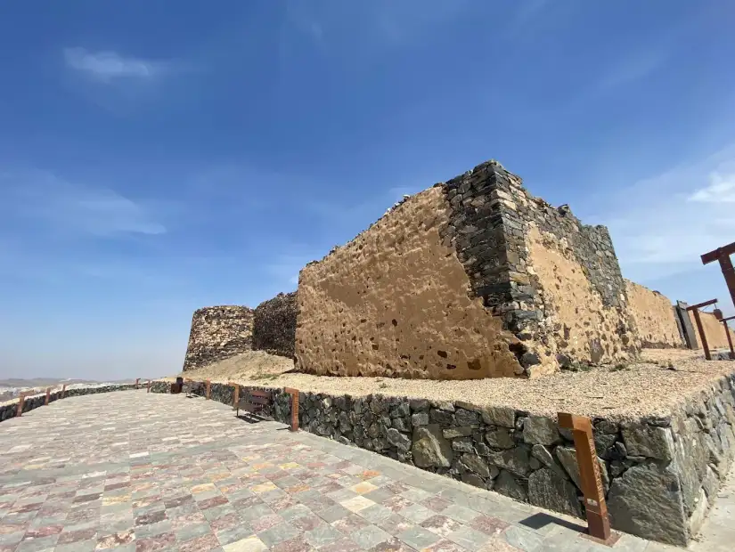 قلعة شمسان التاريخية.webp