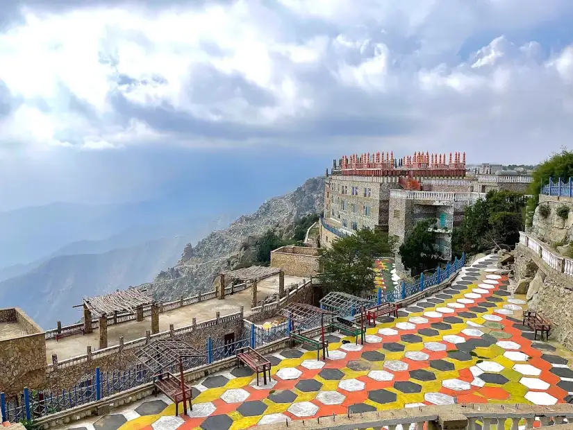 قرية المقر السياحية.webp