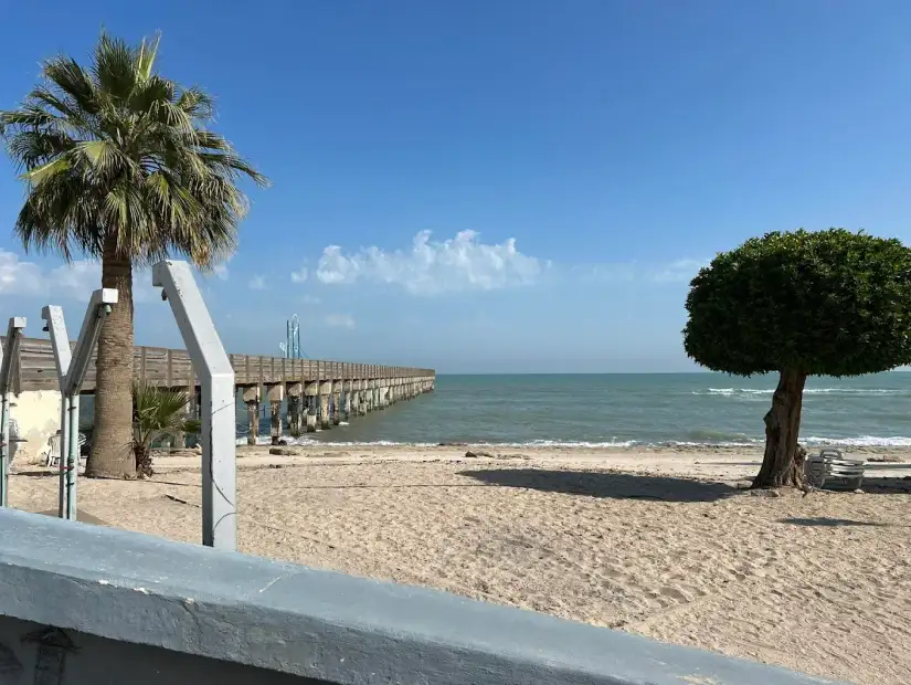 شاطئ العقيلة.webp