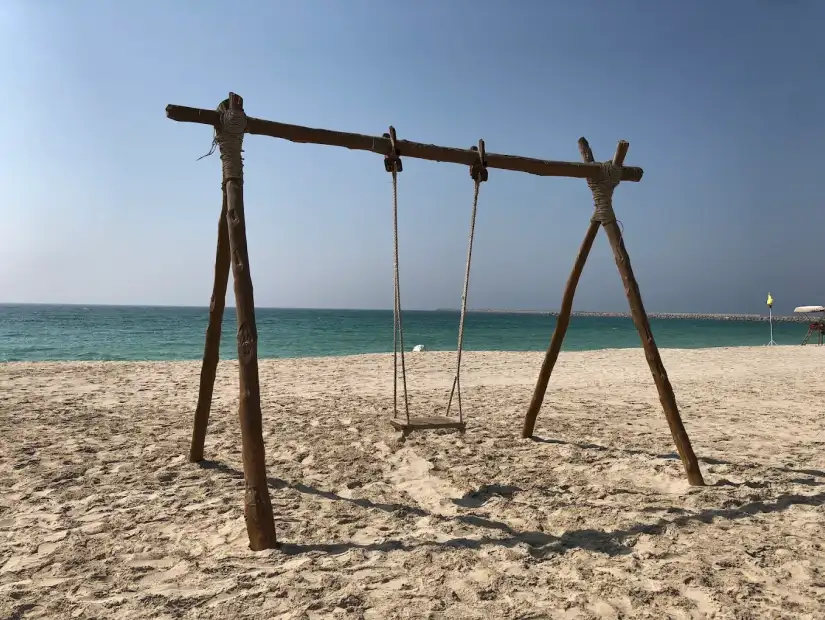 شاطئ الحمرية.webp