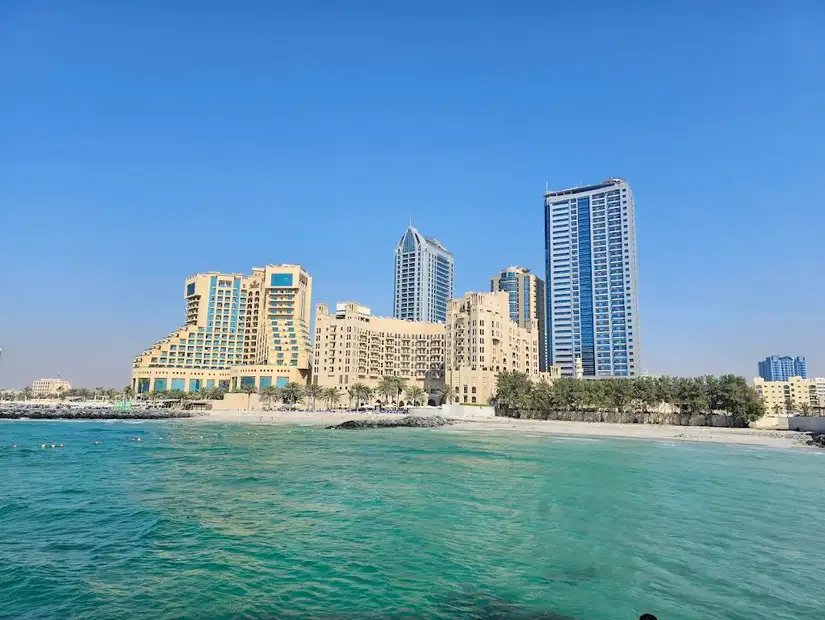 شاطئ عجمان.jpg
