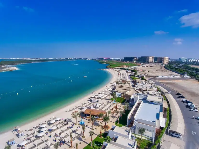 شاطئ ياس ابو ظبي.jpg