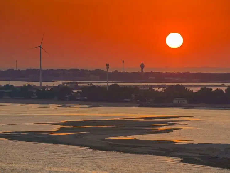 sir baniyas island.jpg