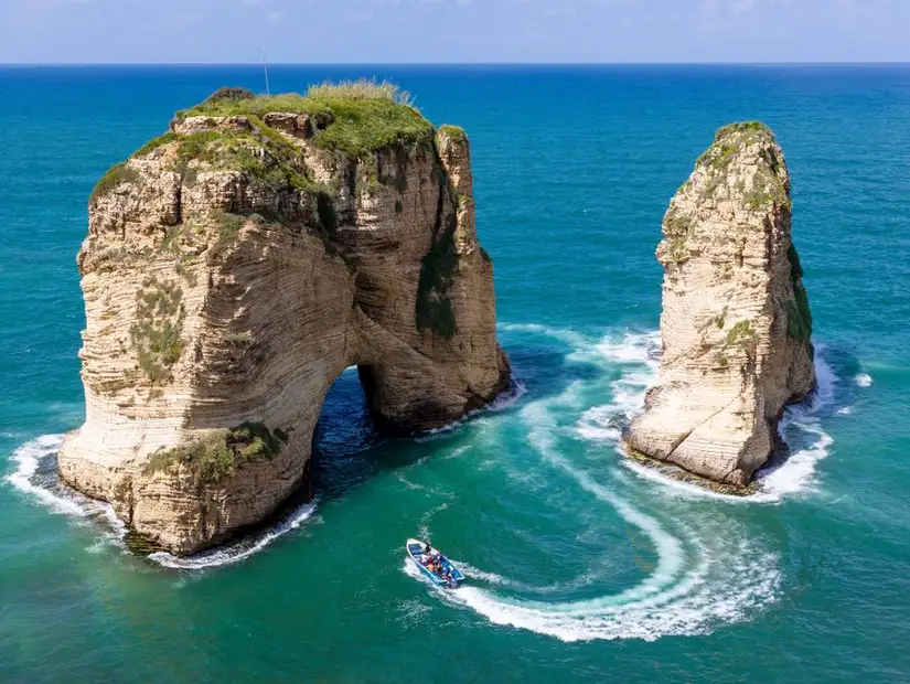 صخرة الروشة.jpg