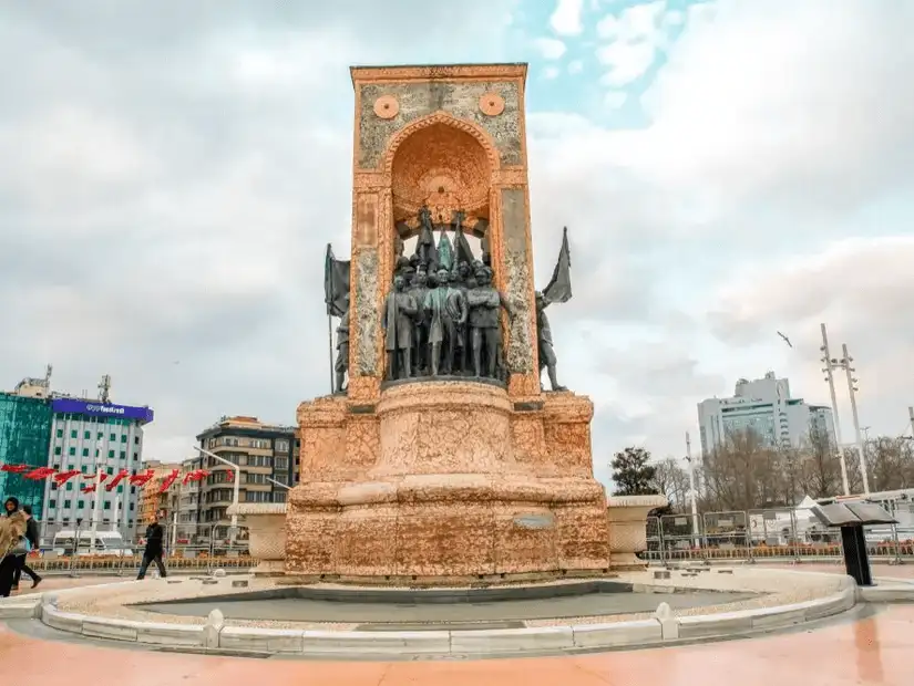 The Taksim Commemorative Monument, celebrating Turkish independence.