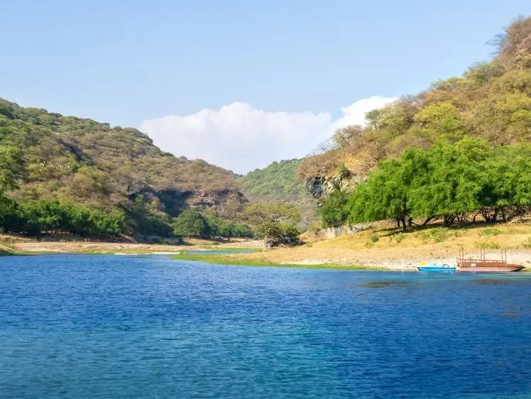 wadi darbat oman.jpg