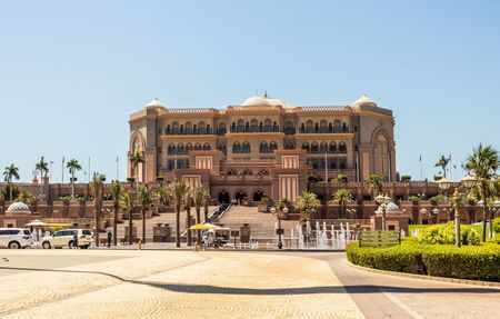 إذا كنت تبحث عن تجربة إقامة استثنائية تجمع بين الفخامة العربية الأصيلة والخدمات العالمية الراقية، فلن تجد أفضل من قصر الإمارات ماندارين أورينتال، الوجهة التي تعد من أبرز المعالم السياحية والفندقية في....