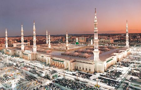 تعد المدينة المنورة من المدن السياحية العالمية التي تضم سياحة خاصة من نوعها، ألا وهي السياحة الدينية، حيث يوجد فيها المسجد النبوي وهو ثاني أهم معلم ديني للمسلمين بعد الكعبة الشريفة التي يزورها ملايين....