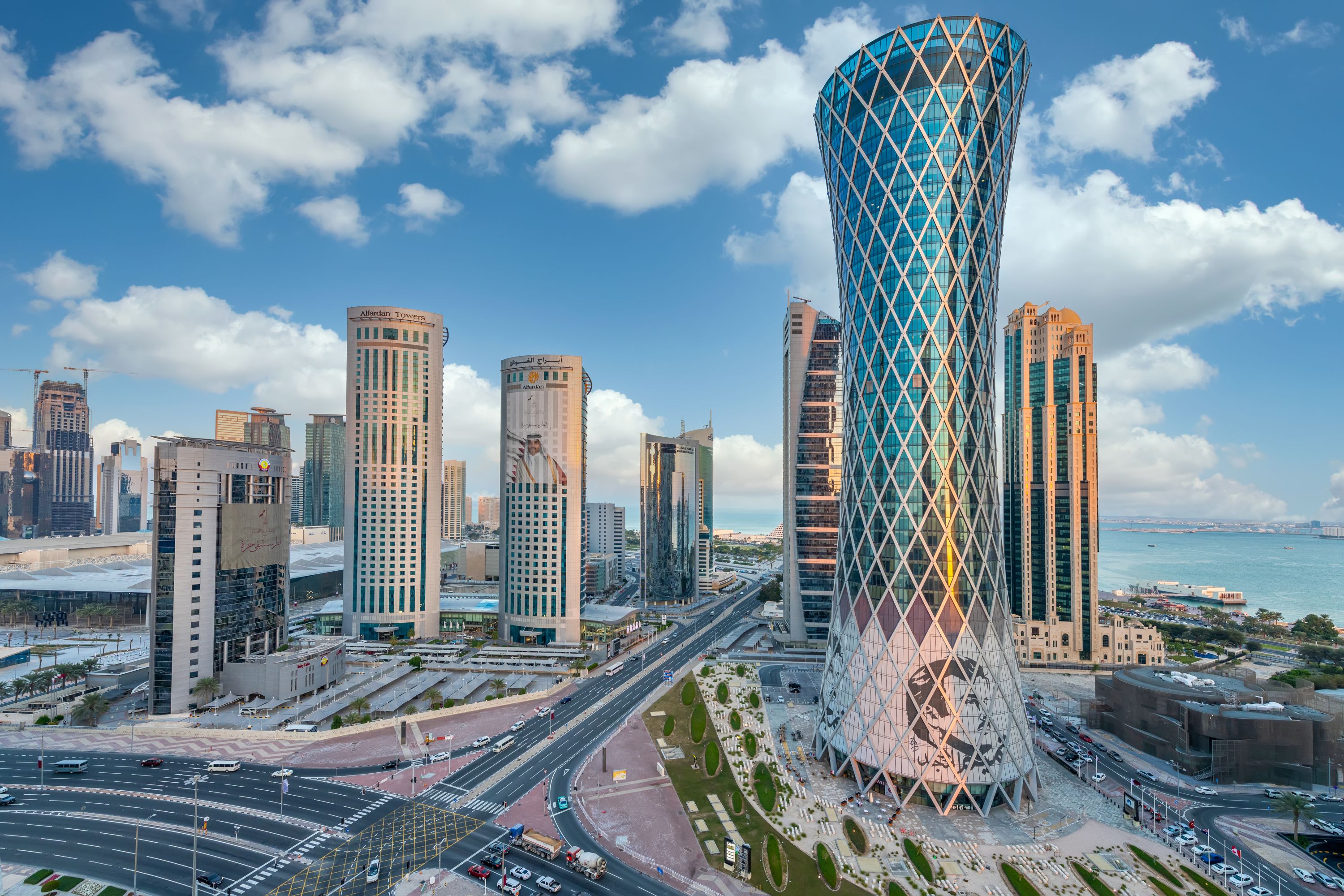 تعد قطر إحدى الدول الخليجية في جنوب غرب قارّة آسيا، حيث تتمركز في شبه الجزيرة العربية وتطل على ساحل الخليج العربي