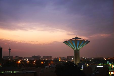 تعد حديقة معالم العالم من أشهر الأماكن السياحية التي يأتي إليها العديد من السياح للمدينة.