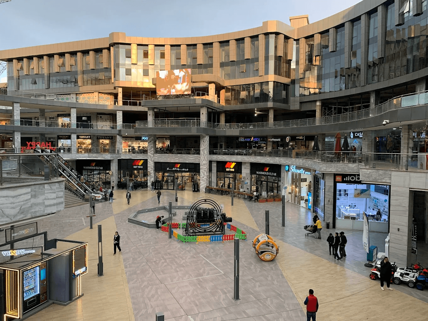 يقع مول ارابيلا بلازا في القاهرة بمنطقة التجمع تحديدًا، ويتميز بتعدد الأنشطة التي يمكن ممارستها داخله.